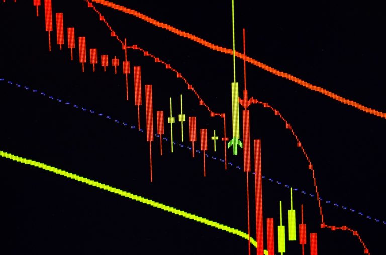 Crypto market sees red ahead of weekend – BTC and ETH down 7.50%