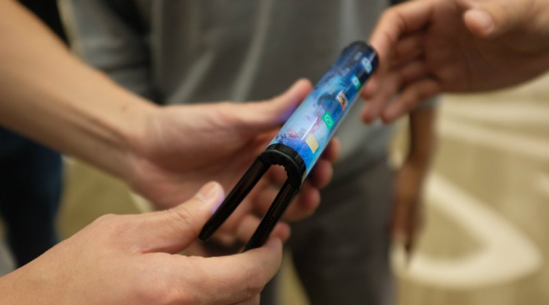 foldable smartphones