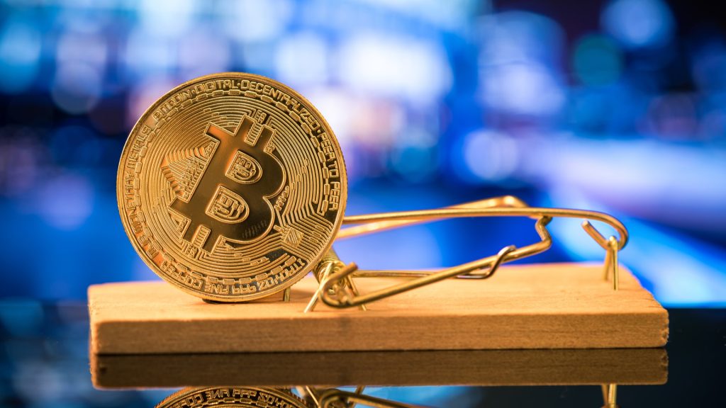Cryptocurrency broker stops withdrawals and customers filed a report