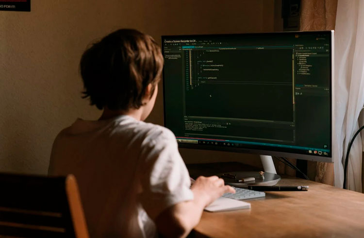 Brazilian teenager from public school wins ETHBogotá hacking marathon in Colombia