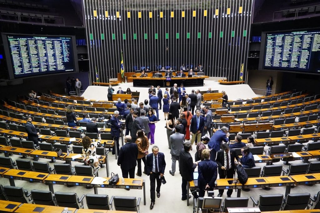 Companies react to cryptocurrency regulation in Brazil, see what they say