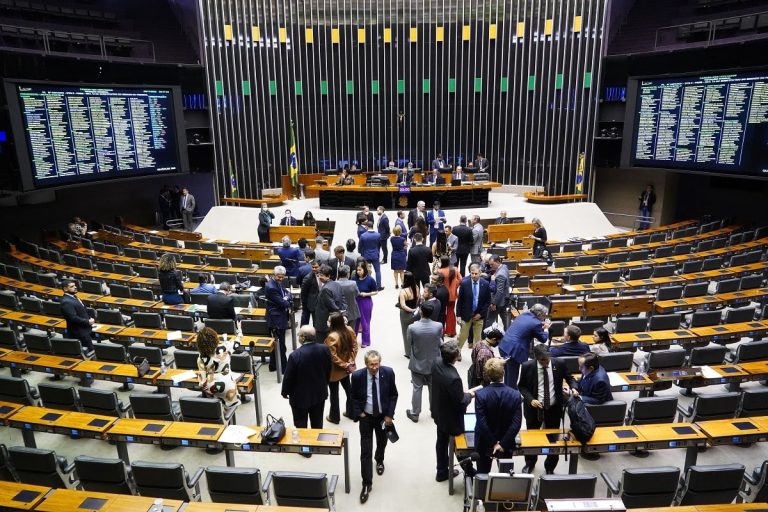 Companies react to cryptocurrency regulation in Brazil, see what they say