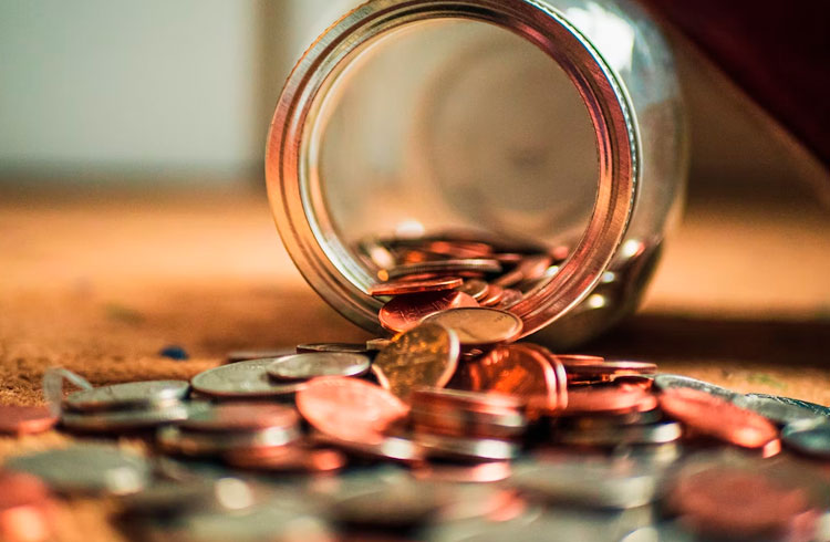 BIS director warns about CBDCs and praises cryptocurrencies